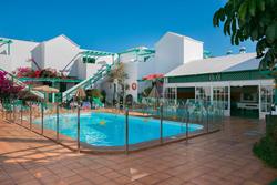 Costa Teguise Self Catering Apartments - Lanzarote. Swimming pool area.